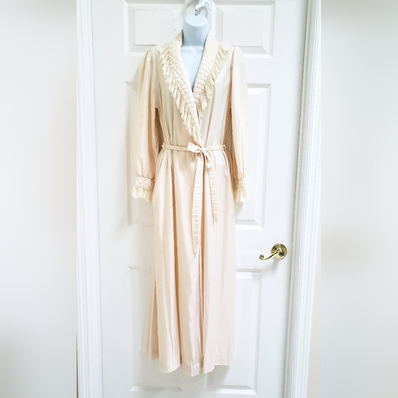 Gorgeous Vintage Robe - Picture 1 of 8